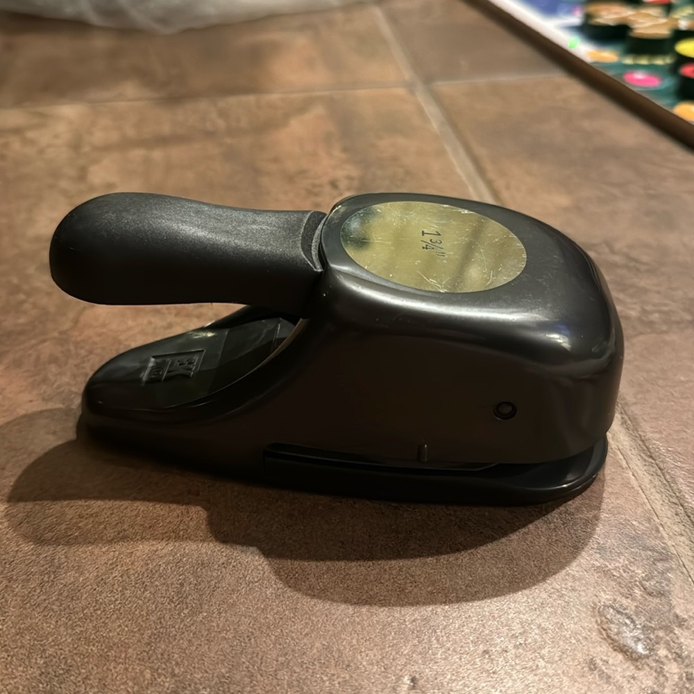 EK Success/Paper Shapers Circle Punch